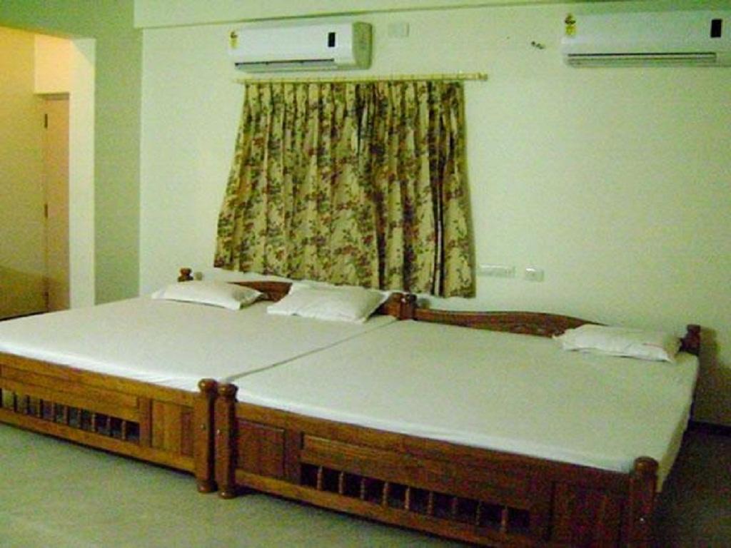 Metro Altis Lodge Ероде Екстериор снимка